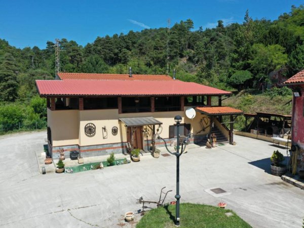 casa indipendente in vendita a Cairo Montenotte