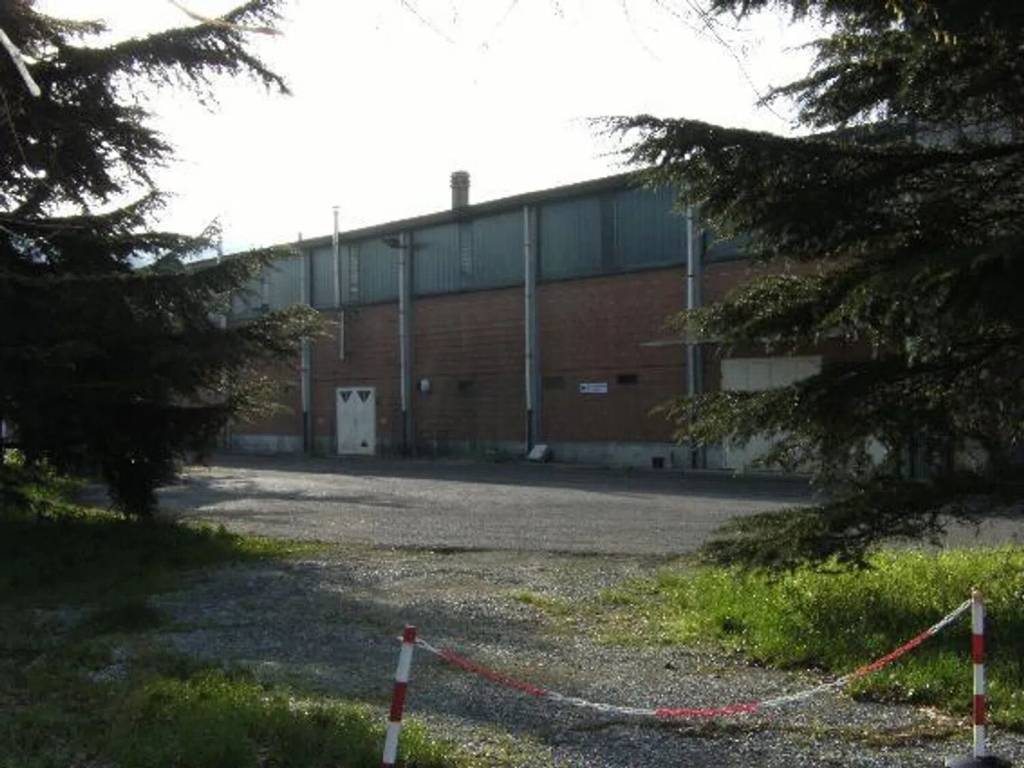 locale commerciale in vendita a Cairo Montenotte