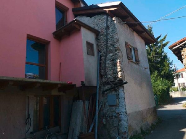 casa indipendente in vendita a Cairo Montenotte in zona Carnovale