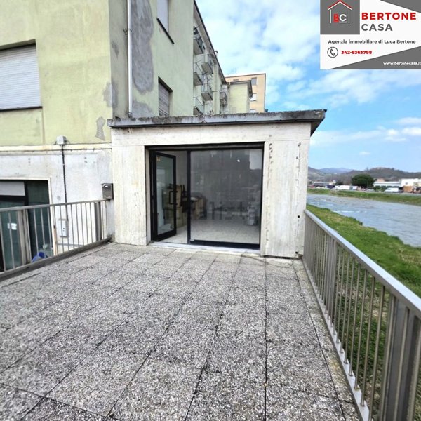 negozio in vendita a Cairo Montenotte