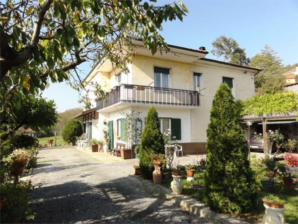 casa indipendente in vendita a Cairo Montenotte in zona Bragno