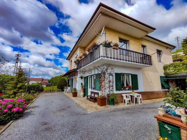 casa indipendente in vendita a Cairo Montenotte in zona Bragno