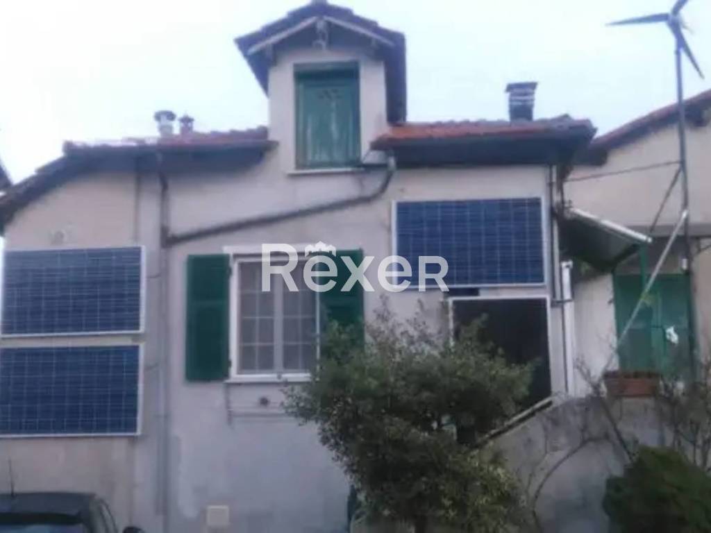 casa indipendente in vendita a Cairo Montenotte in zona Bragno