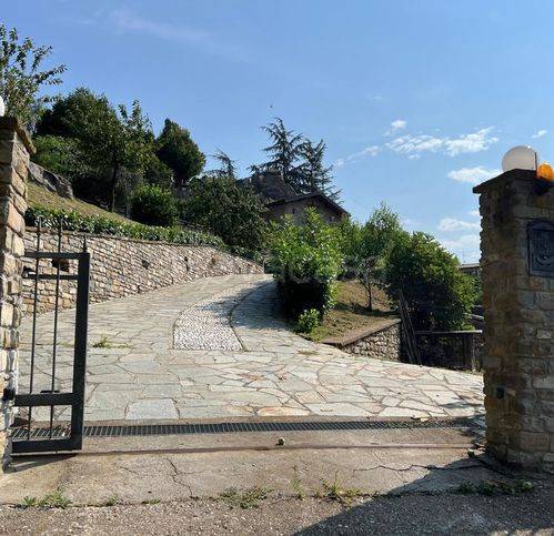 casa indipendente in vendita a Cairo Montenotte