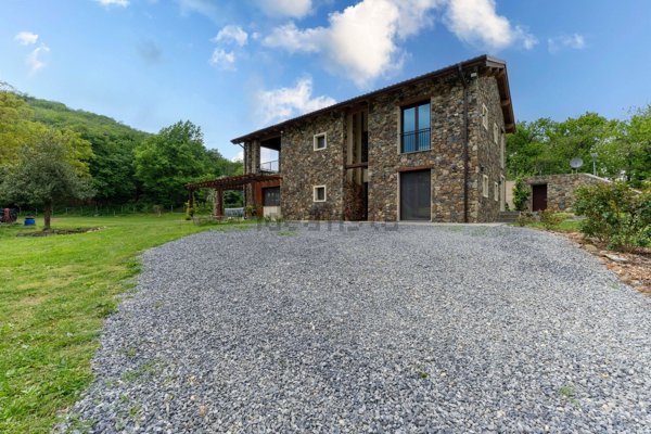 casa indipendente in vendita a Cairo Montenotte