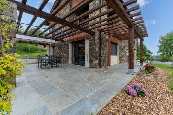 casa indipendente in vendita a Cairo Montenotte in zona Bragno