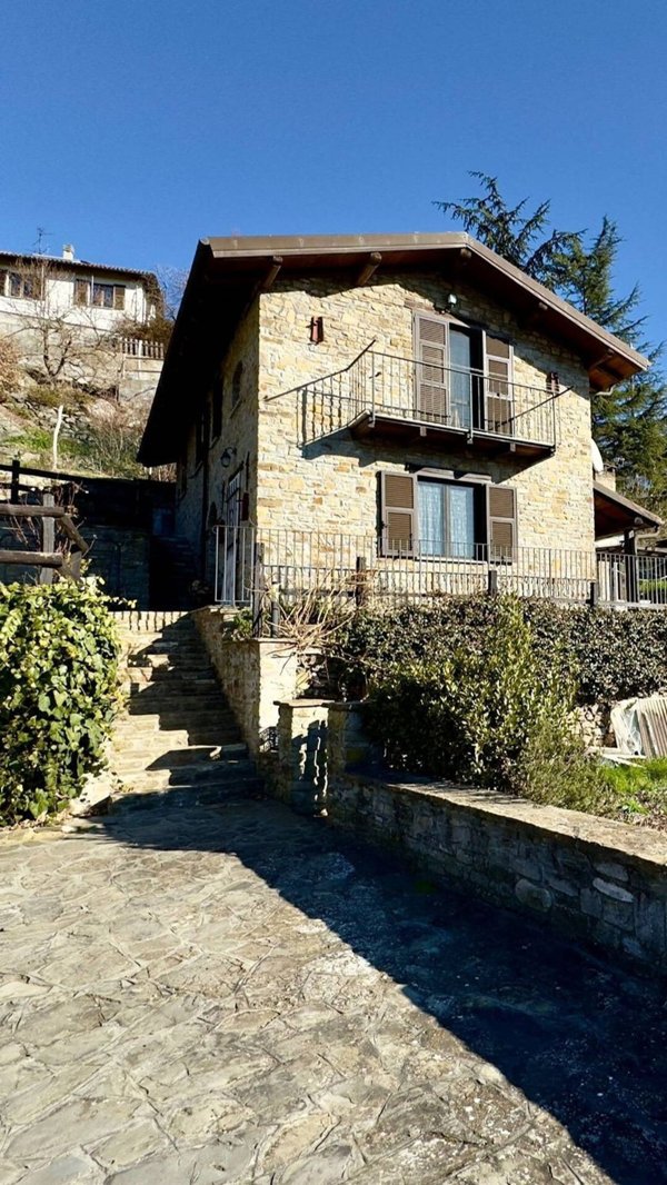 casa indipendente in vendita a Cairo Montenotte in zona Carretto