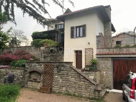 casa indipendente in vendita a Cairo Montenotte in zona Ville