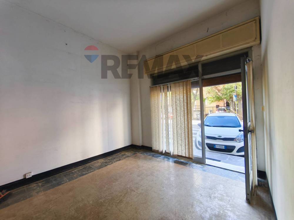 negozio in vendita a Cairo Montenotte