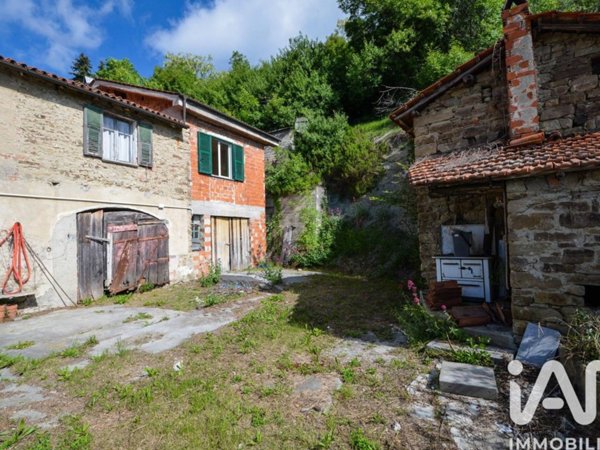 casa indipendente in vendita a Cairo Montenotte in zona Carretto