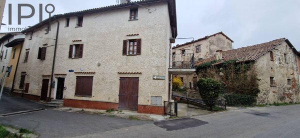 casa semindipendente in vendita a Cairo Montenotte in zona Chinelli
