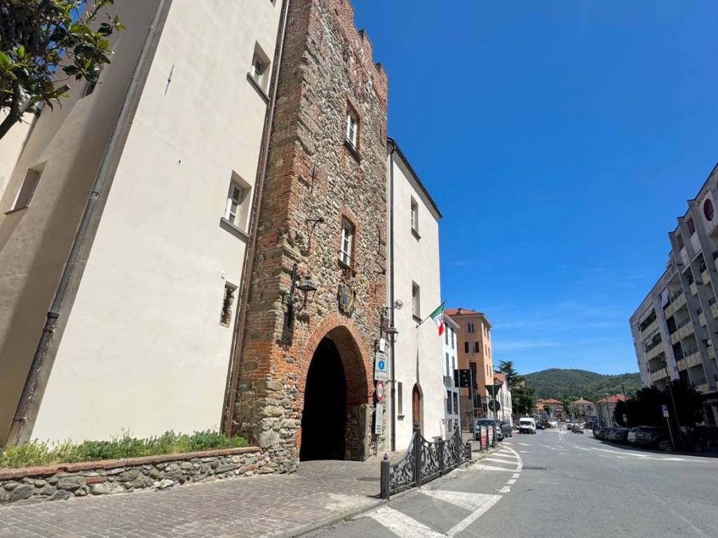 negozio in vendita a Cairo Montenotte
