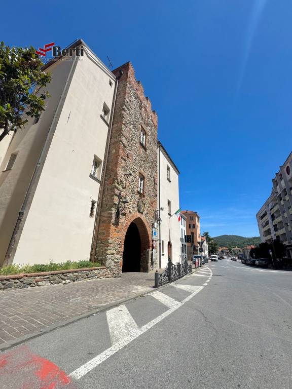 negozio in vendita a Cairo Montenotte
