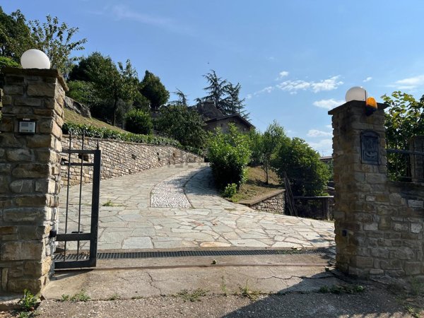 casa indipendente in vendita a Cairo Montenotte in zona Carretto