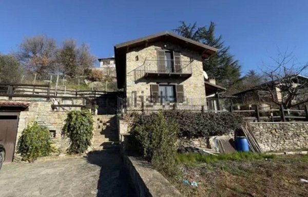casa indipendente in vendita a Cairo Montenotte in zona Carretto