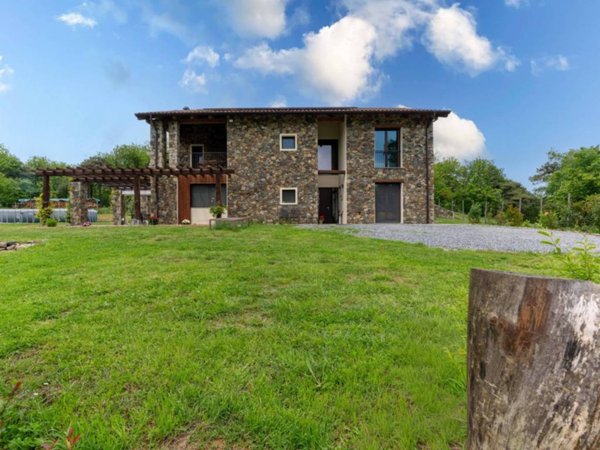 casa indipendente in vendita a Cairo Montenotte in zona Bragno