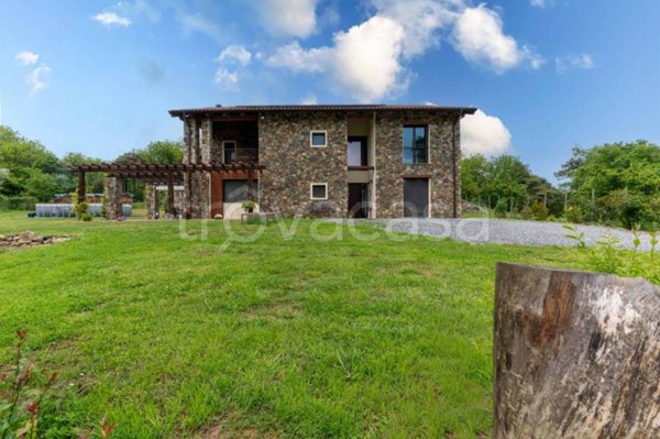 casa indipendente in vendita a Cairo Montenotte in zona Bragno