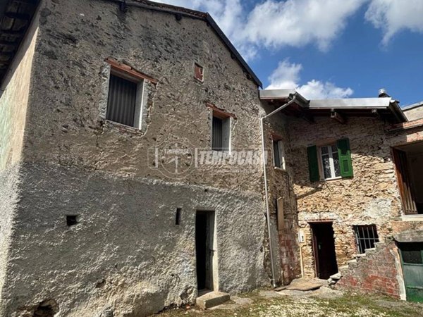 casa indipendente in vendita a Cairo Montenotte