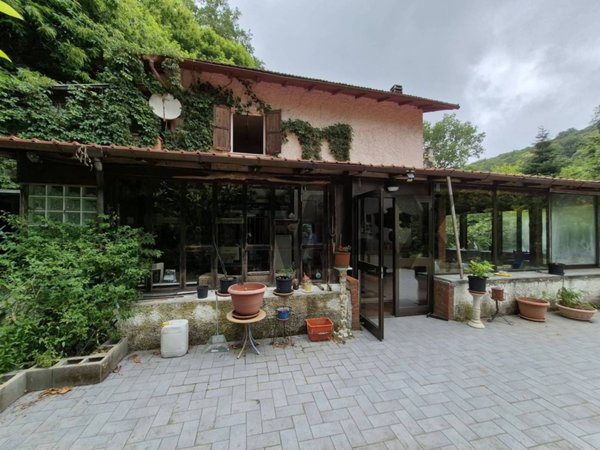 casa indipendente in vendita a Cairo Montenotte in zona Ferrania