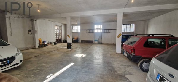 locale commerciale in vendita a Cairo Montenotte