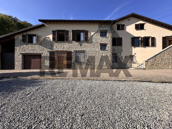 casa indipendente in vendita a Cairo Montenotte in zona Carretto