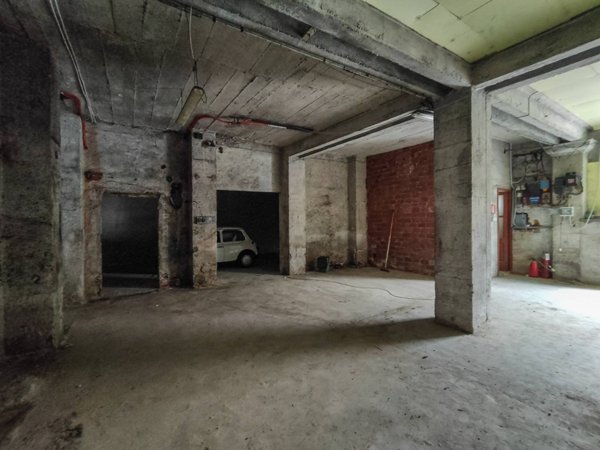locale commerciale in vendita a Cairo Montenotte
