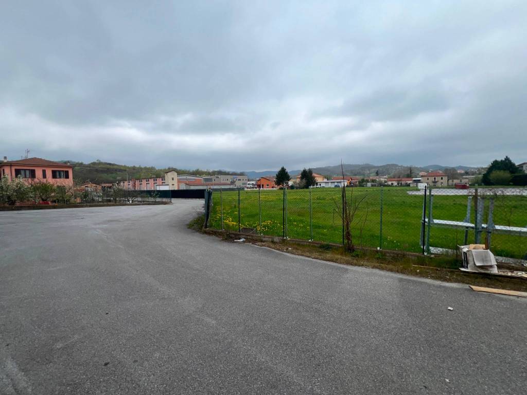 locale commerciale in vendita a Cairo Montenotte