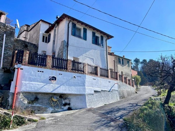appartamento in vendita a Calice Ligure in zona Carbuta
