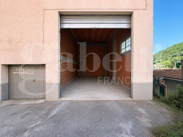 locale di sgombero in vendita a Calice Ligure