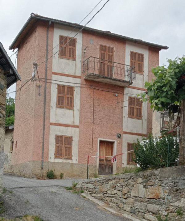 casa indipendente in vendita a Calizzano