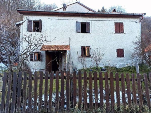 casa indipendente in vendita a Calizzano in zona Mereta