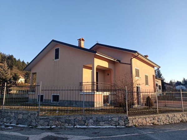 casa indipendente in vendita a Calizzano