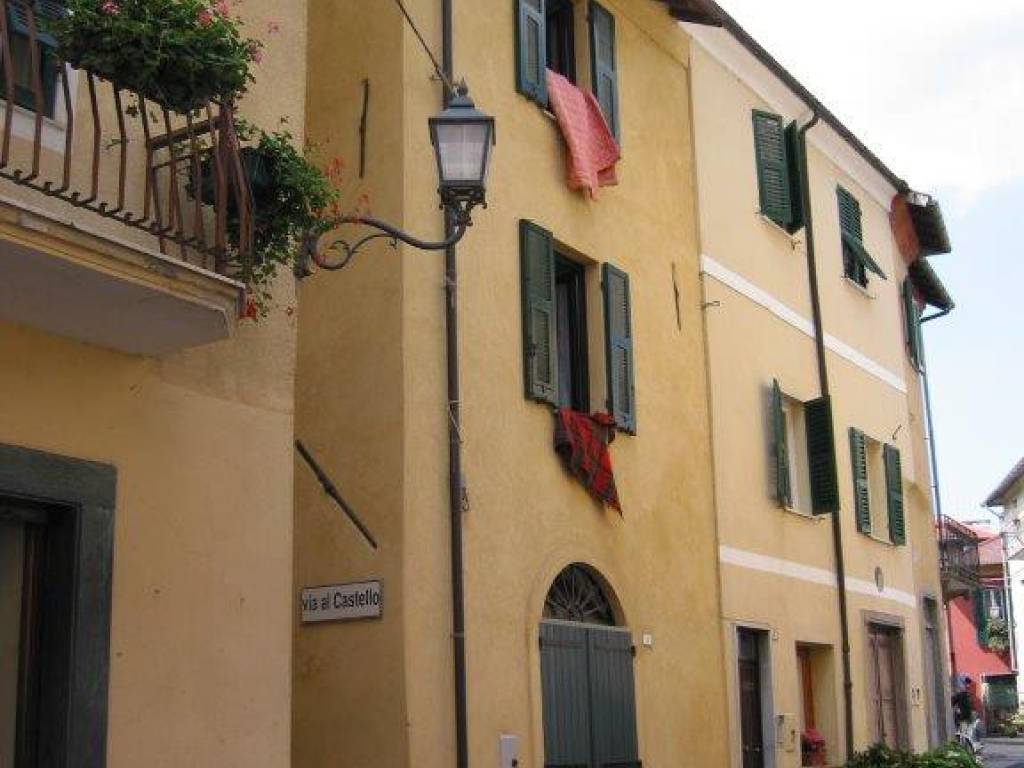 casa indipendente in vendita a Calizzano