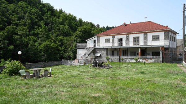 casa indipendente in vendita a Calizzano