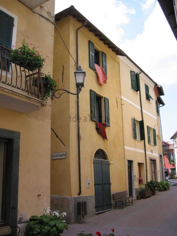 casa indipendente in vendita a Calizzano