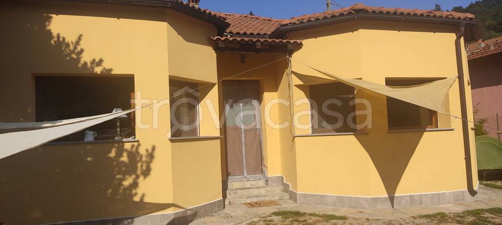 casa indipendente in vendita a Calizzano