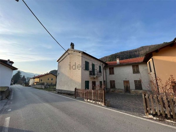 casa semindipendente in vendita a Calizzano