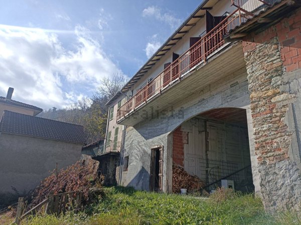 casa indipendente in vendita a Calizzano in zona Mereta