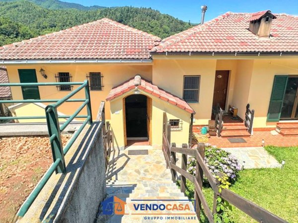 casa indipendente in vendita a Calizzano