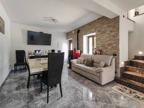 casa semindipendente in vendita a Calizzano