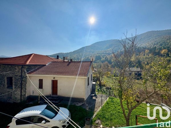 casa indipendente in vendita a Calizzano in zona Vetria