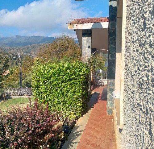 casa indipendente in vendita a Calizzano