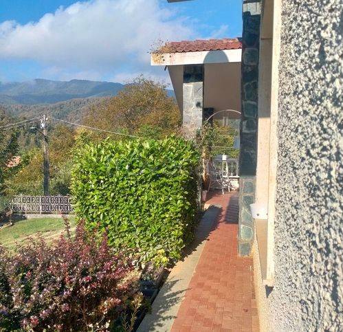 casa indipendente in vendita a Calizzano