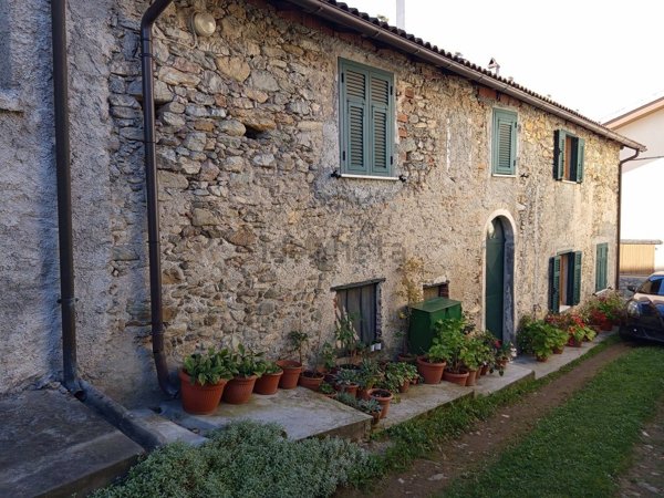 esavano in vendita a Calizzano