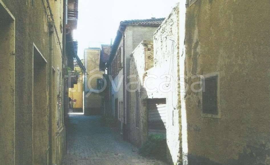 locale commerciale in vendita a Calizzano