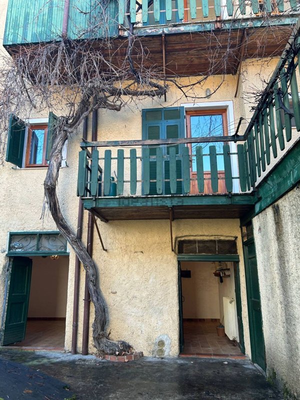 casa indipendente in vendita a Calizzano