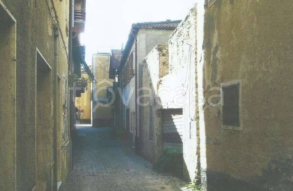 locale commerciale in vendita a Calizzano