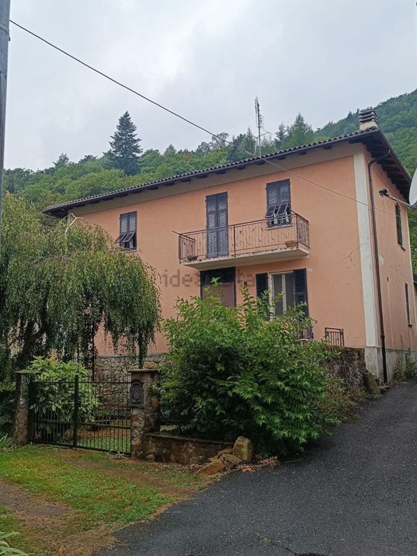 casa indipendente in vendita a Calizzano in zona Mereta