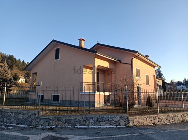 casa indipendente in vendita a Calizzano