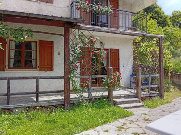 casa indipendente in vendita a Calizzano in zona Vetria